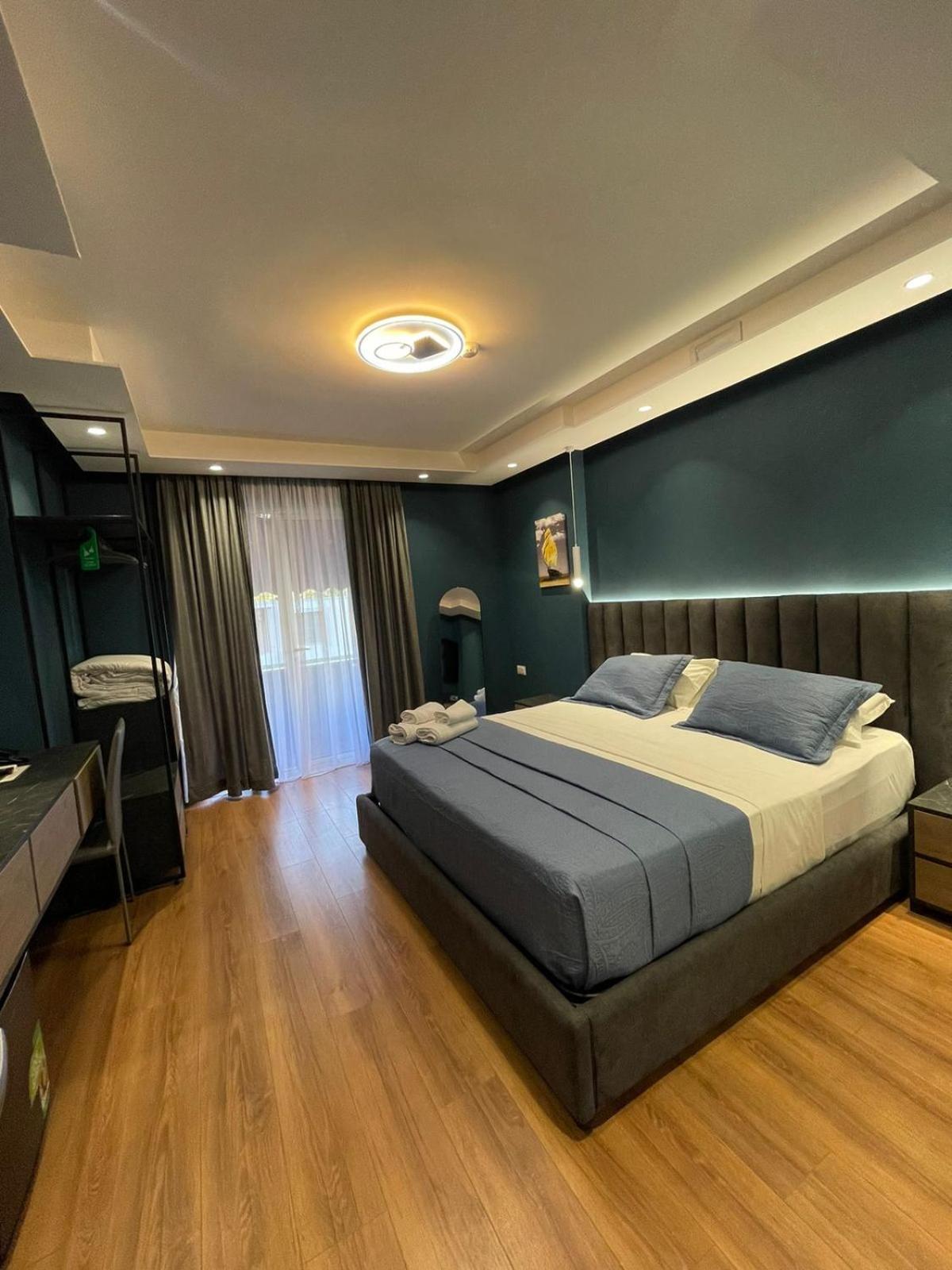 Peaky Hotel Durrës Exterior foto